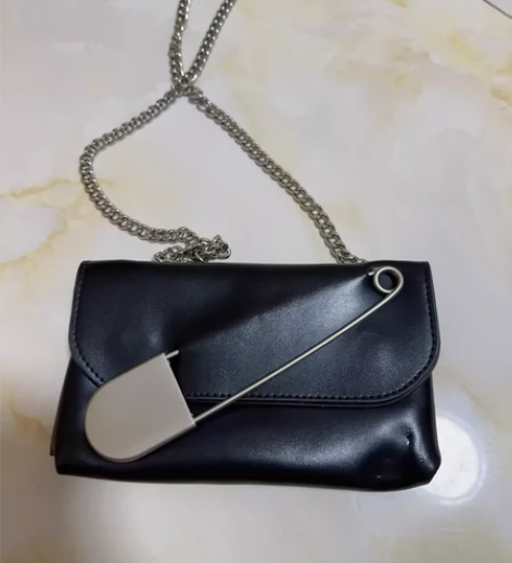 单肩包， 感兴趣的话点“我想要”和我私聊吧...