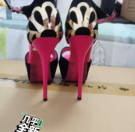 不是什么大品牌，但是鞋子成色很新，穿过三四...