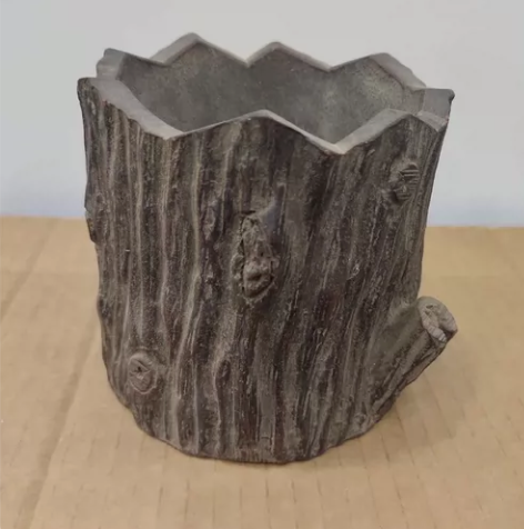 #紫砂   紫砂笔筒，器型独特，高11.5...