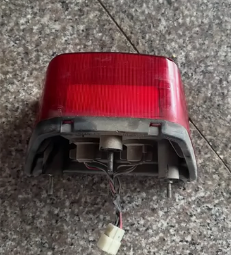 川崎ZRX400又称猪头400原装尾灯总成...