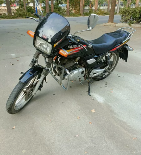 摩托车  铃木钻豹摩托车  骑行一切正常，...