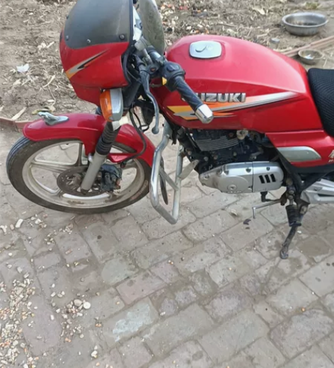 铃木钻豹摩托车，一键启动，声音完美，进口的...