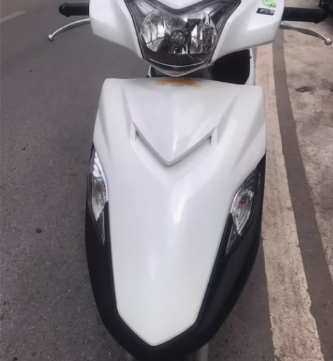 豪爵VF125踏板摩托车，新得很没有擦刮倒...