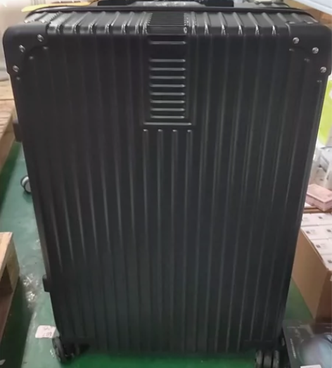 全新SOO24寸黑色拉杆箱，原价369现2...