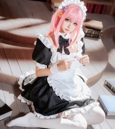 后藤一里女仆装cos ●假发，女仆装，头饰都有 ●私我看状态...