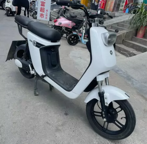 个人用电动车售卖，雅迪白色电动车，带牌，4...