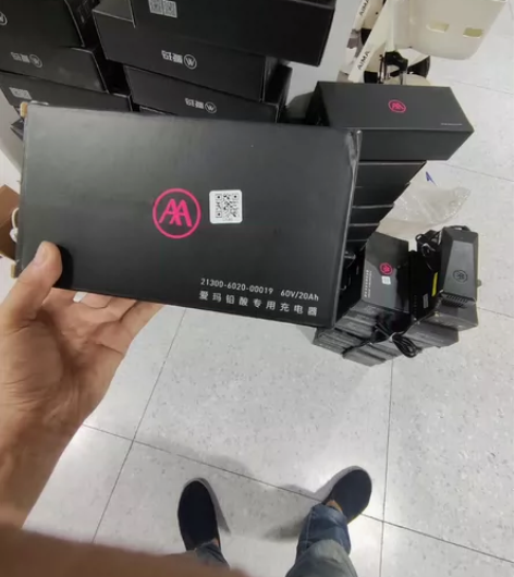 爱玛电动车原装充电器 全新的当二手处理了。...