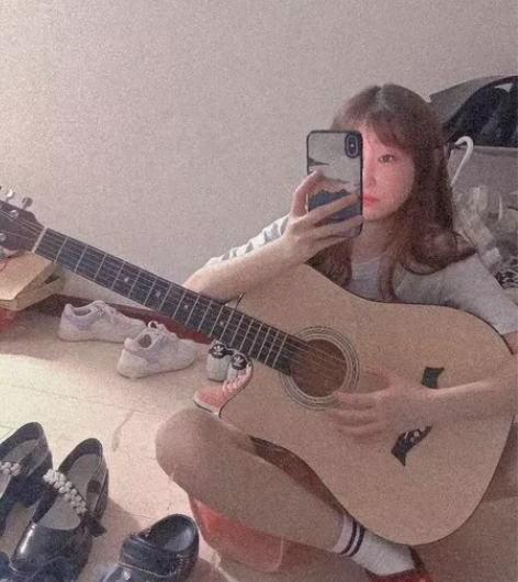 高中毕业了，带不走，几乎全新吉他民谣单板吉...