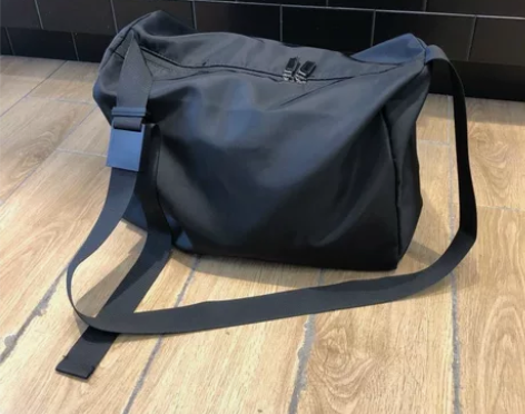 大捡漏 网店倒闭旅行包单肩包男士斜挎包大容...