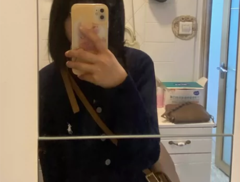 韩版斜挎方包 还挺百搭的 我有太多棕色系包...