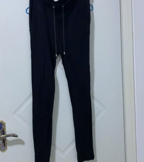 HM超显瘦黑色运动裤，材质很舒适 感兴趣的...