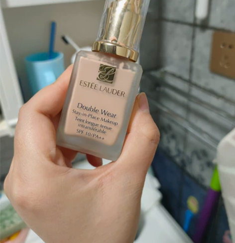 雅诗兰黛DW粉底液1w1 没用多少便宜转。...