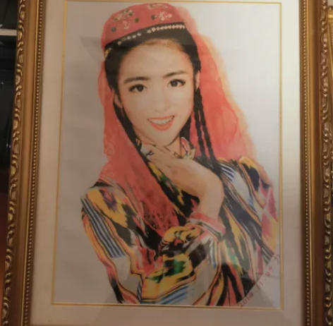 两幅美女手绘肖像画一并出 作于2014年 ...