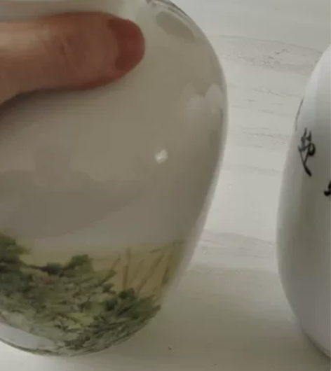 景德镇赏瓶一对，标价即卖价。小本经营，售出...