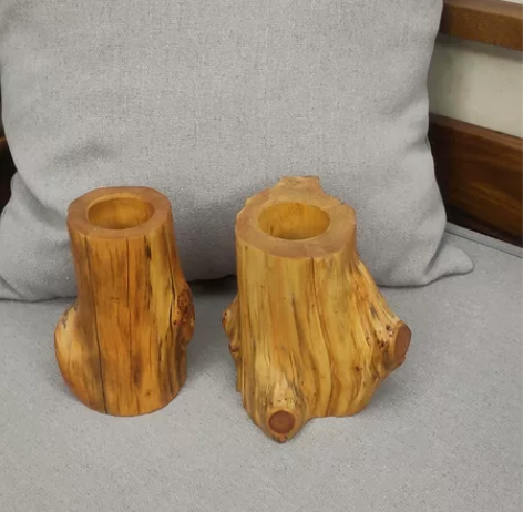 工艺品根雕毛料陈化笔筒,可以拿来放笔。 感...