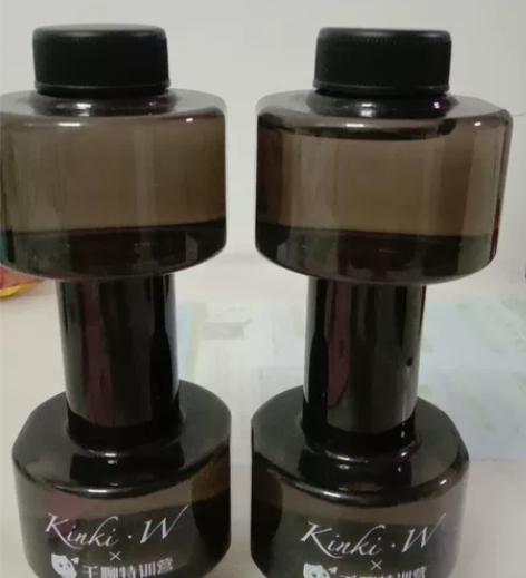 哑铃水杯，一只可装水500m1。灌满水可作...