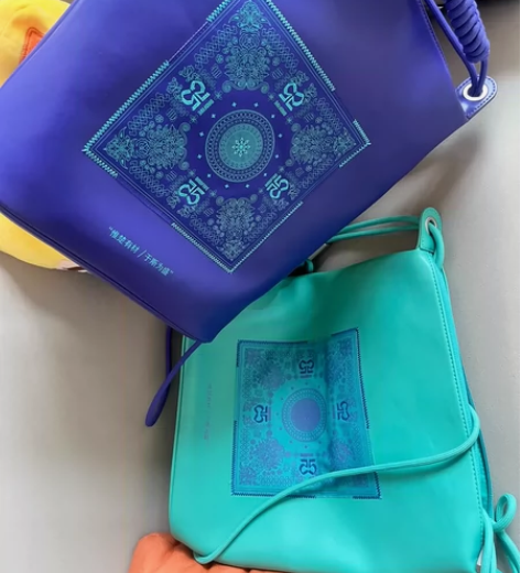 李宁双肩包单肩斜挎包。全新。两个颜色。 感...