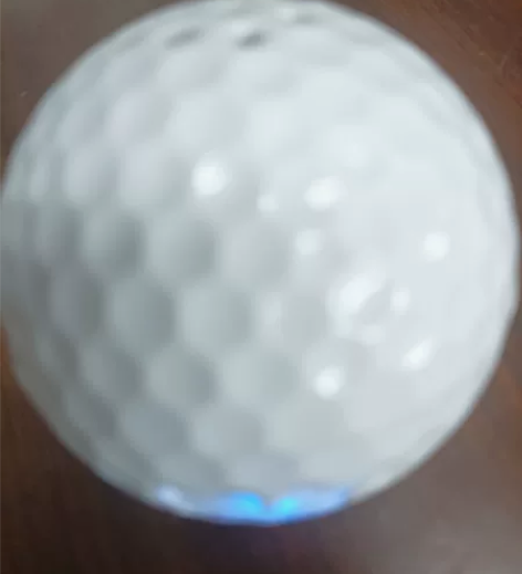 高尔夫球蓝牙音响 ：可以一边滚一边放歌~哈...