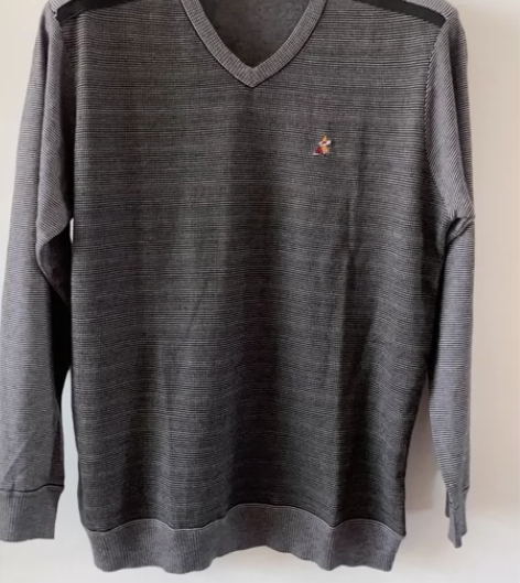超市撤柜全新稻草人男士薄款针织羊毛衫！V领...