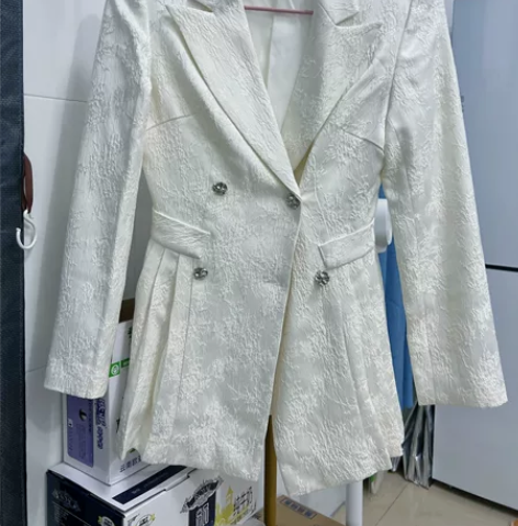 原创定制设计款 米白色西装百褶裙，长度盖住...