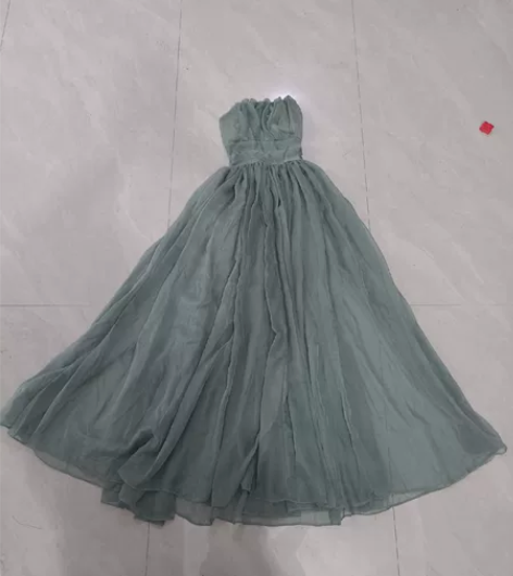 服装工艺作业，细节略差，后面有弹力带总体微...