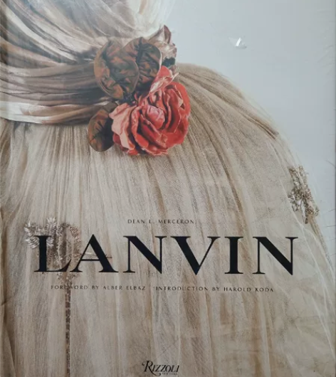 LANVIN服装设计，进口原版 感兴趣的话...
