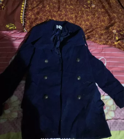 付邮费免费送一件，九成新妮子大衣，棉服和羽...