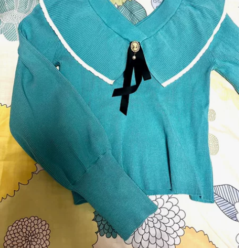 实物比图片更亮，一次也没穿过，只剪掉了吊牌...