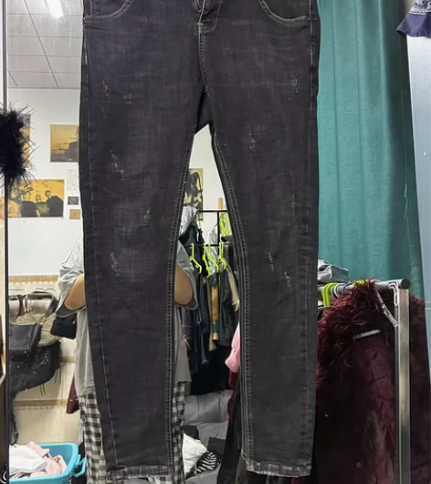 出黑色直筒牛仔裤 实物如图无色差 版型好 ...