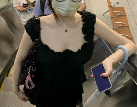 黑色性感一字肩吊带连衣裙女夏季纯欲风甜辣妹...