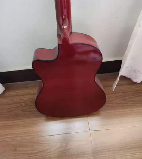 卡斯摩原木吉他，音色清晰，无杂音 配套齐全...