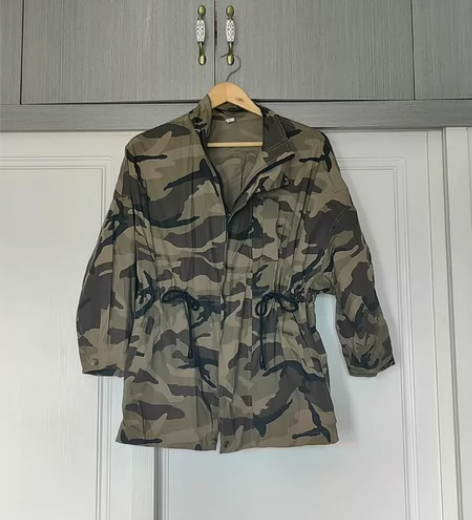 军旅风迷彩小风衣外套#换季穿新衣 随意又帅...