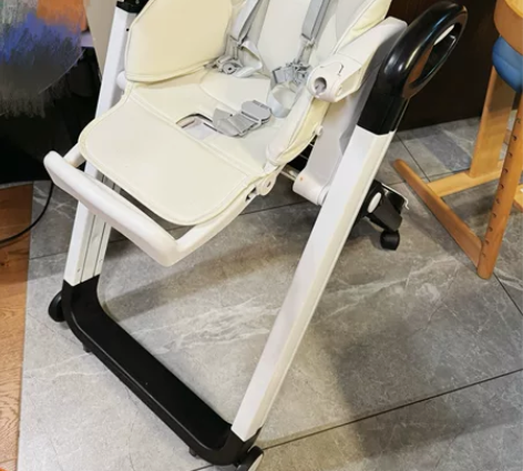 挑了好久的宝宝餐椅，选择的这款适合宝宝小一...