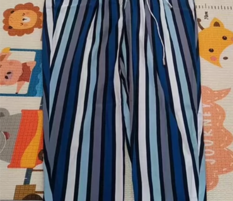 出全新连体裤一件，全新，吊牌在，175/9...