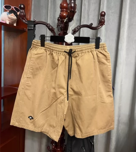 闲置 包邮 男款卡其色短裤 xl码 松紧腰...