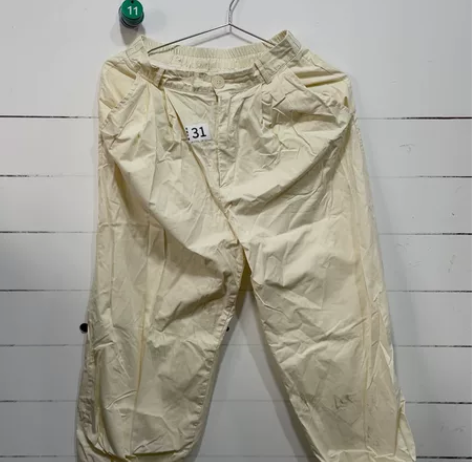 女士休闲裤，腰围平铺31，污渍如图 感兴趣...