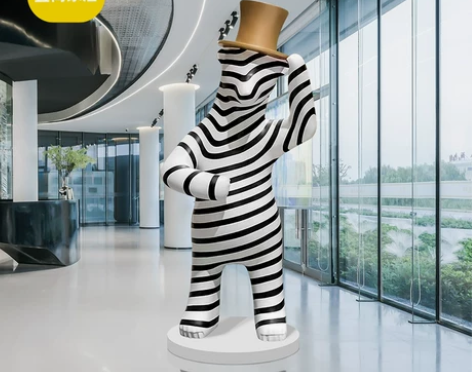 创意酒店大堂绅士暴力熊大摆件落地大型雕塑售楼