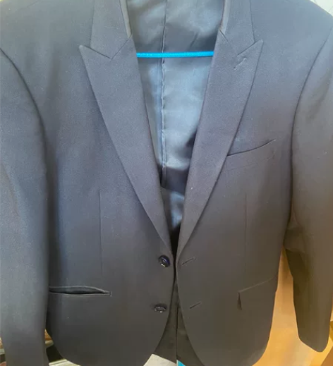 男士西服上衣黑色 穿过几次，没有机洗过 肩...
