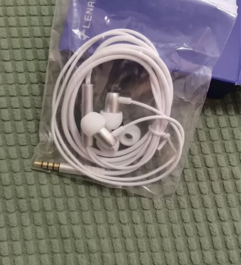 付邮送耳机线 如图 全新的耳机 硅胶软头的...