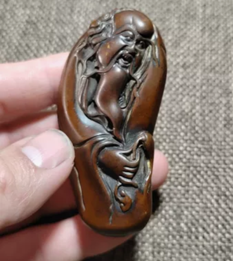 雕件 （买了十多年了，不知道是什么材质的）...