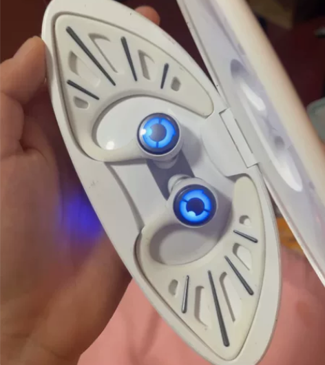 妖舞精灵耳机白色 急用钱出了 状态瑕疵如图...