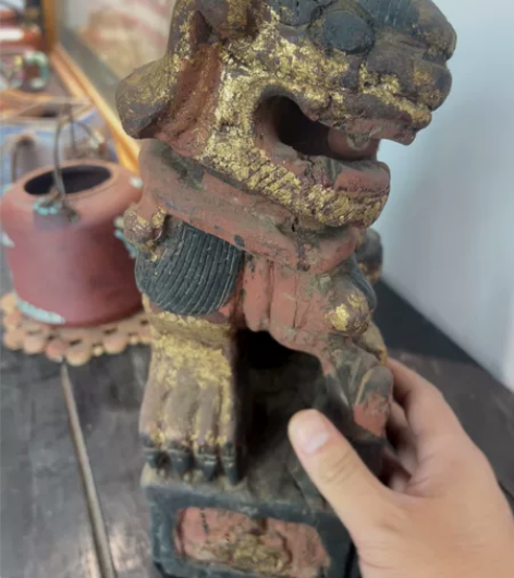 清代彩绘鎏金木雕狮子一对 工艺朴实老道,品...