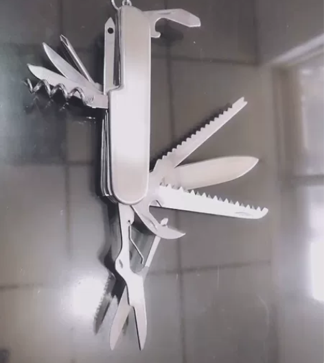 多功能工具，军刀11种功能，公司库存特价出...