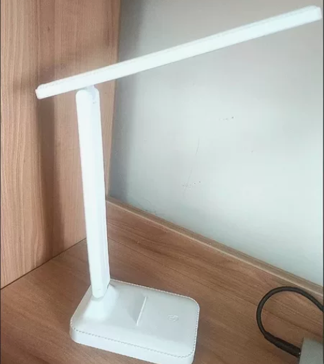 补习班不做，多出一批台灯，原先 50 一台...