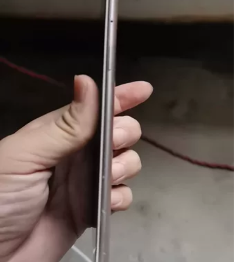 oppo R11s puls 屏幕漏液了 ...