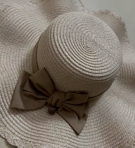 两个草帽 一起打包出 第二个变形了 买个帽...