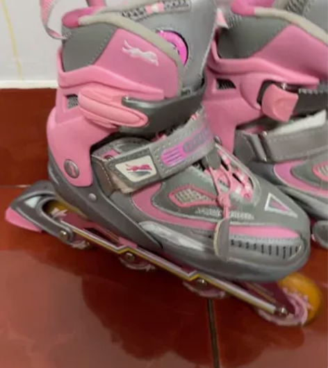 九成新旱冰鞋，34-38码 感兴趣的话点“...