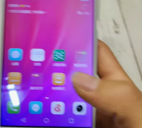 插卡即用，中兴手机，屏幕是好的是钢化膜碎了...