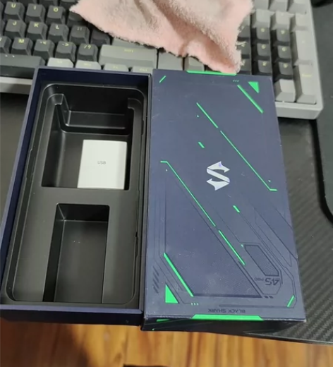 小米6A原装快充数据线，全新1米包邮。兼容...