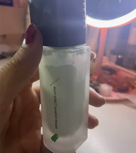 出闲置 滋色紫色隔离 余量如图 保质期到2...